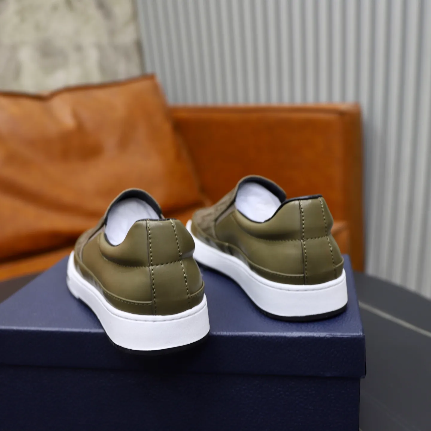 Ex-factory price: 420💰🙅‍♂️🙅‍♂️🙅‍♂️ Brand: Dior DIOR Standard code: 38-44 (45 customized) Grade: Same as the official website Material: Original material splicing Comfortable and breathable lining Lightweight and wear-resistant sports outsole Style category: Men's fashionable casual shoes Running sneakers Distinguished luxury brand elements Top luxury Color: actual picture color